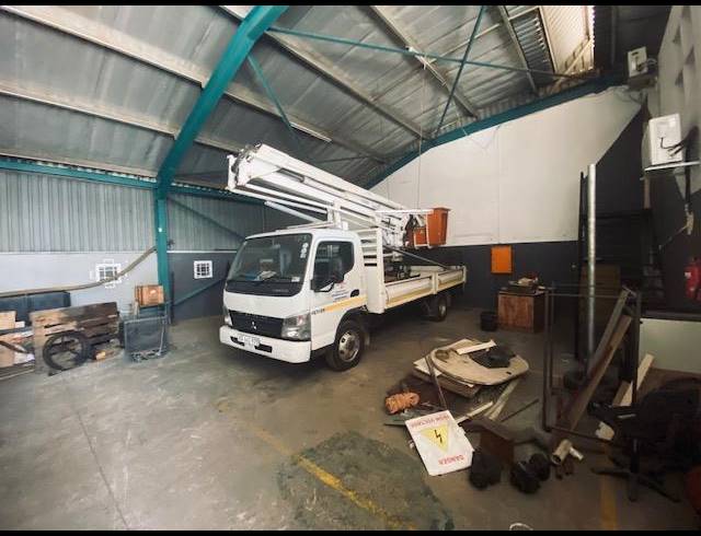 214M² WAREHOUSE TO LET IN BRIARDENE